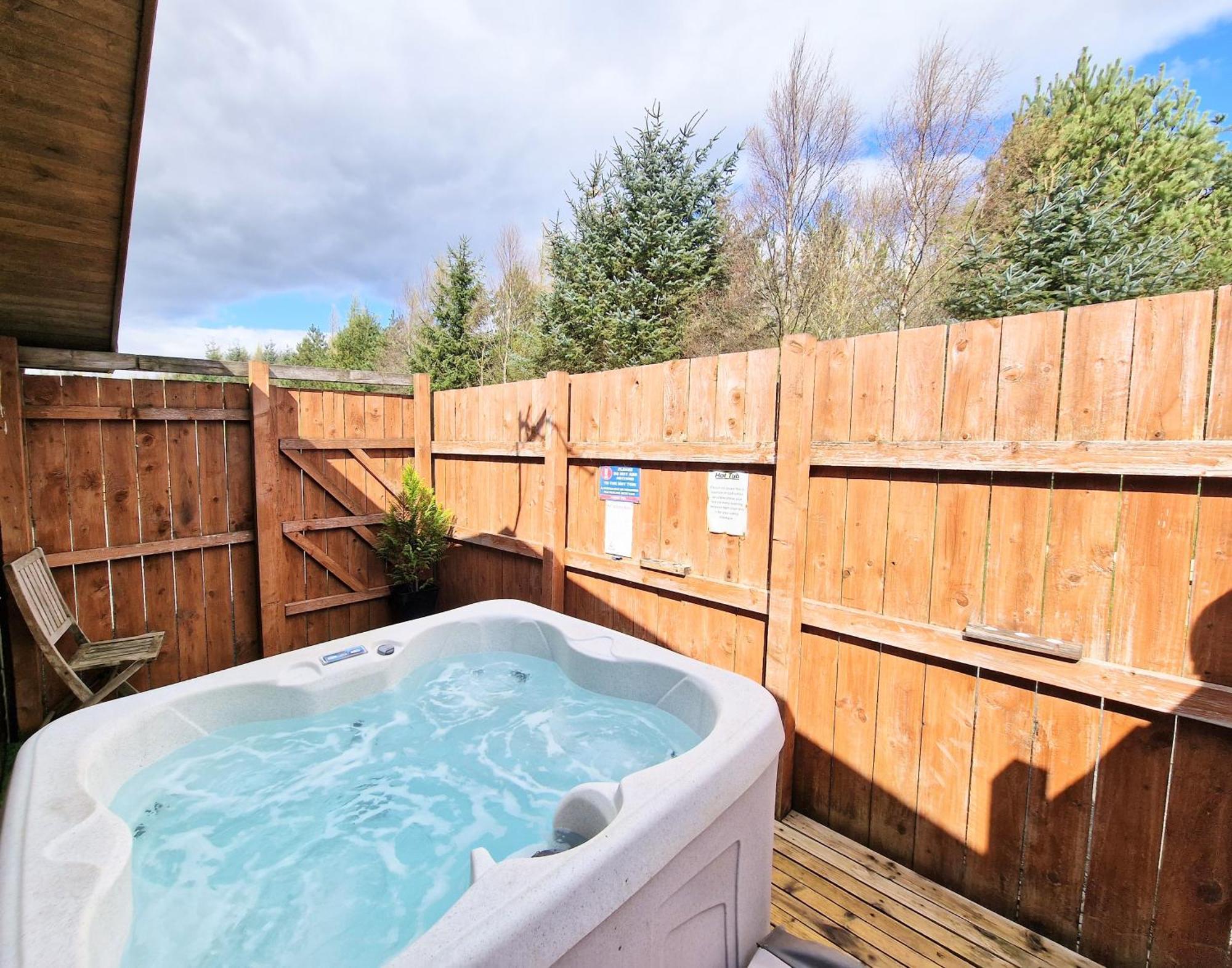 Ochil 10 With Private Hot Tub - Fife - Loch Leven - Lomond Hills Villa Kelty Bagian luar foto